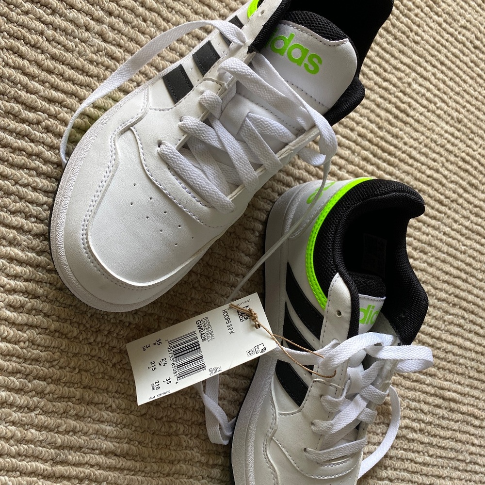 Adidas youth size 3